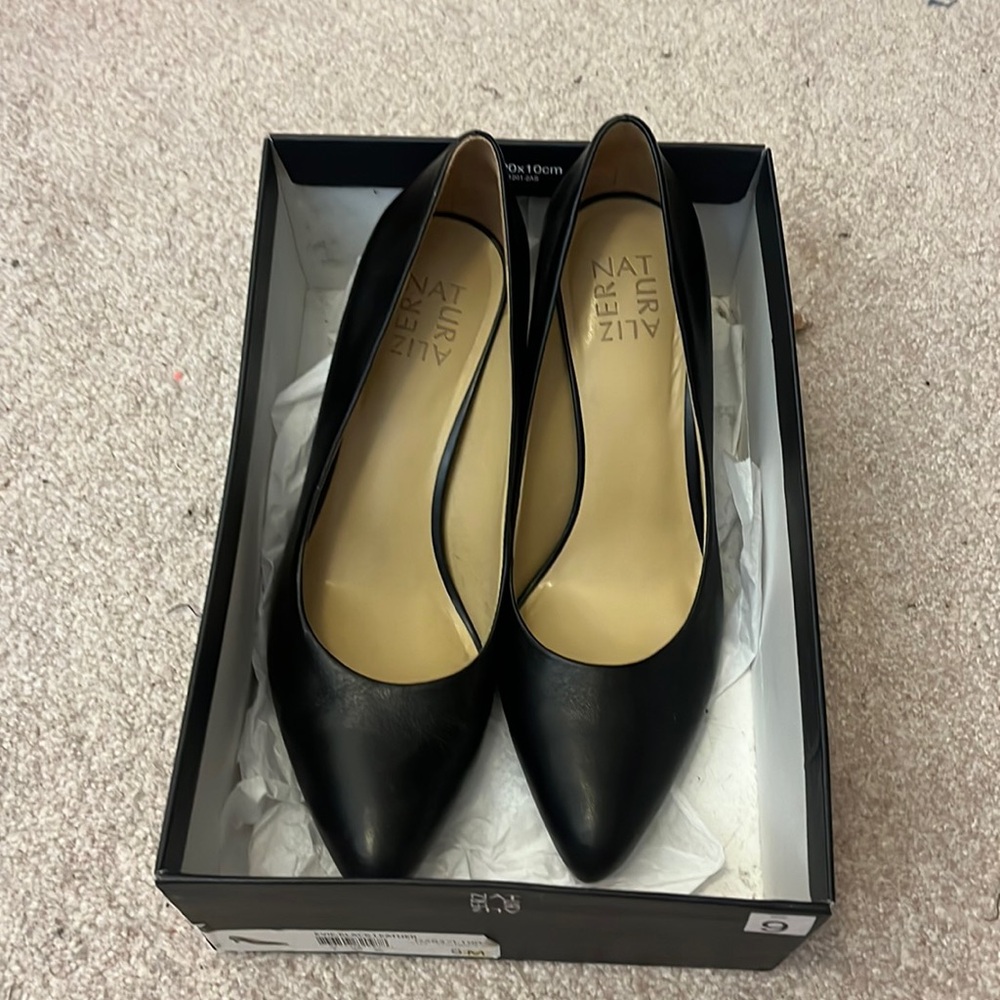 NEW NATURALIZER EVIE BLACK LEATHER HIGH HEELS Size 9